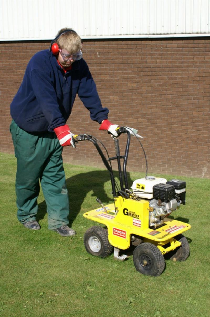 Groundsman Turf Cutter